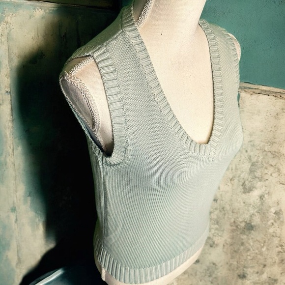 NWOT Brandy Melville Mia Sweater Vest Tank in Sage Green Size XS/Small - Picture 2 of 11